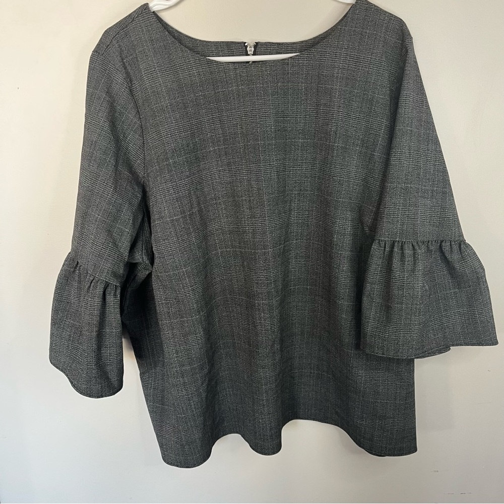 3/$40 Ladies Size 3x Reitmans Puffy Sleeve Tailored Blouse 3/4 Zip up Back Grey
